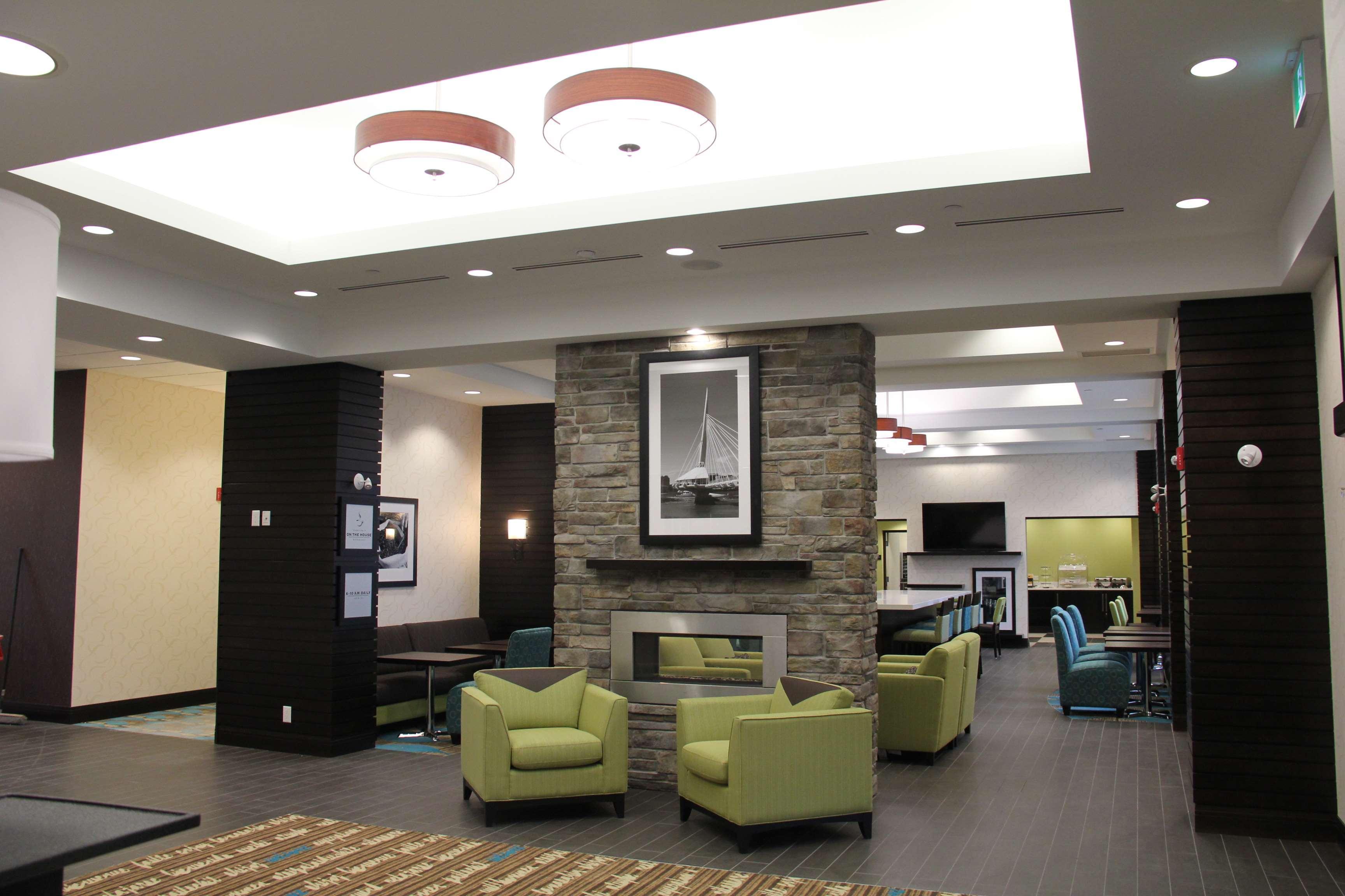 Hampton Inn By Hilton Виннипег Экстерьер фото